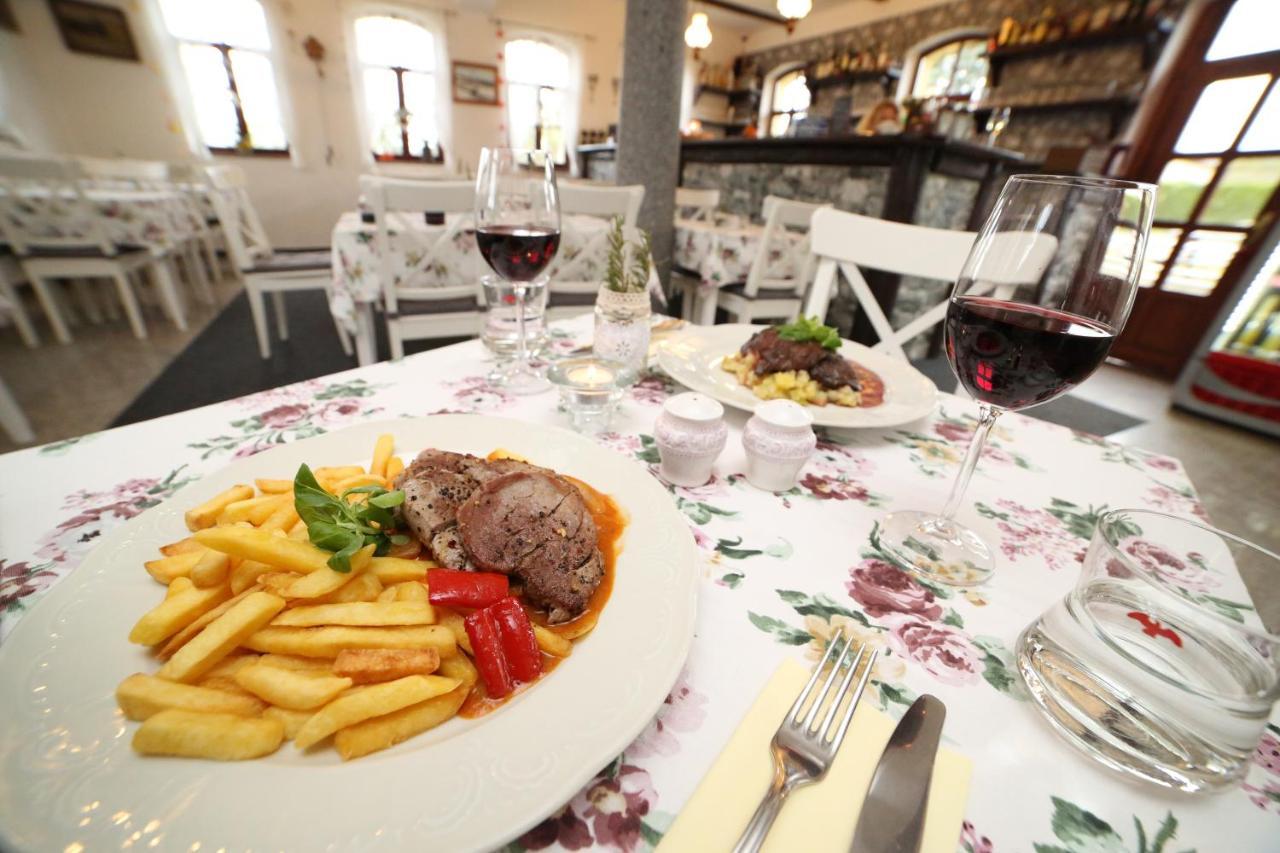 Restaurace A Pension Chalupa Hlasna Treban Екстер'єр фото